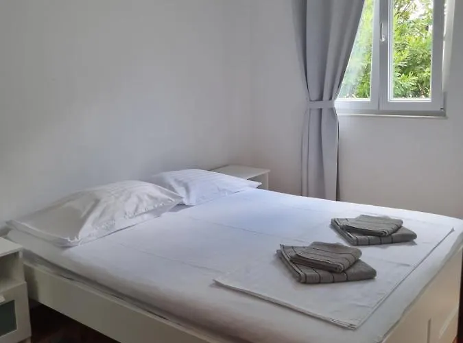 Apartman Maya 2 *
